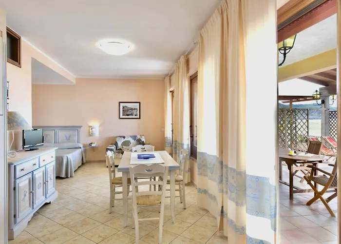 Apartmanhotel With Private In Just 100 Meters From The Sea Bosa Marina