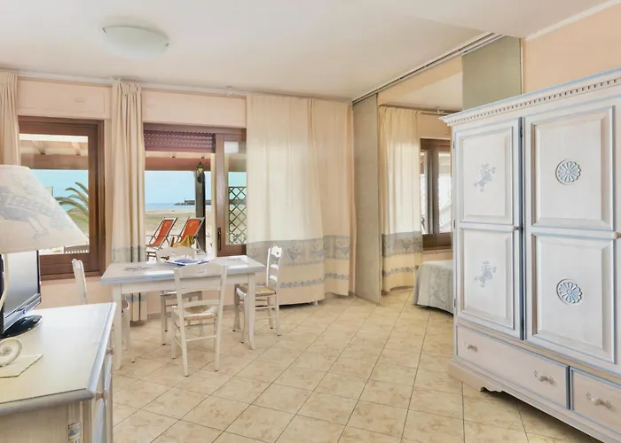 Apartmanhotel With Private In Just 100 Meters From The Sea Bosa Marina
